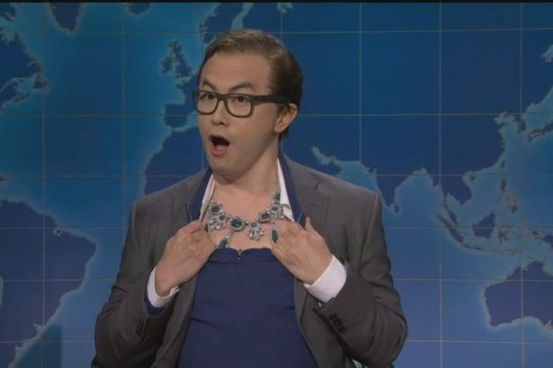 ‘SNL’ Weekend Update Jokes About Louvre Heist, Prince Andrew Losing Title