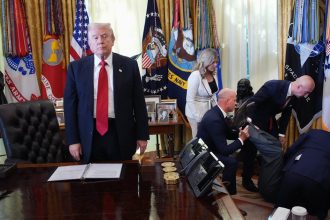 See How Donald Trump Reacted To Oval Office Medical Emergency