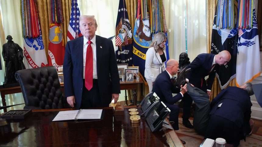See How Donald Trump Reacted To Oval Office Medical Emergency