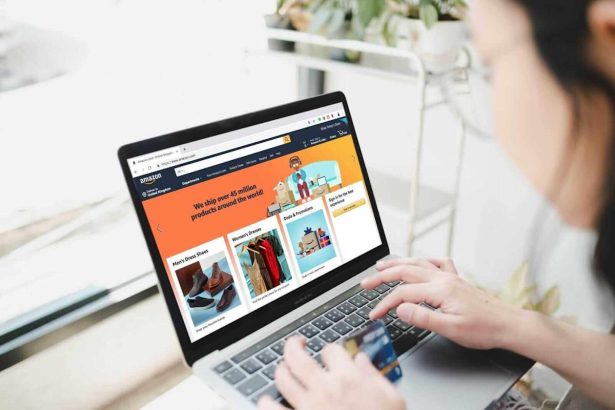 Should You Buy or Sell AMZN Stock as Amazon Feuds with Perplexity?