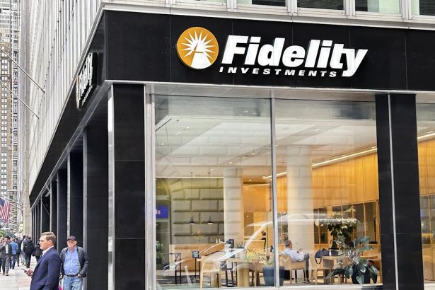 Solana ETF Competition Heats Up as Fidelity and VanEck Arrive on the Scene