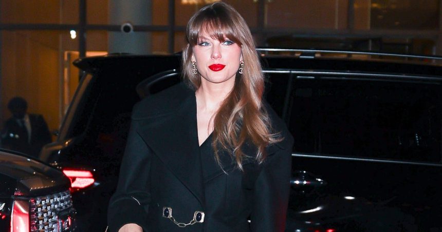 Taylor Swift’s Quintessential Fall Sweater Look Is Hiding on Amazon