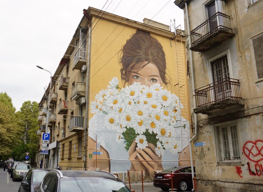 Tbilisi Mural Fest’s Dynamic Murals Brighten the Sides of Buildings Throughout the City — Colossal
