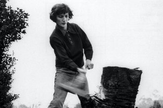 The Sacrifices of the Single-Mother Artist 