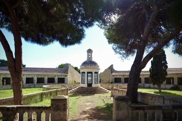 The Spanish Quarantine Island Residency Where Artists Disconnect—and Phones Are Banned — Colossal