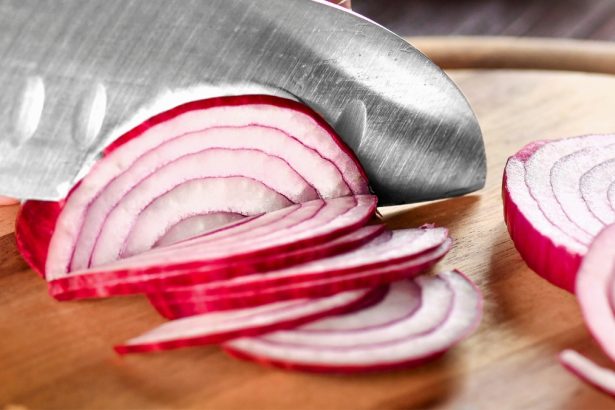 There’s a Surprisingly Simple Way to Stop Crying Over Your Onions : ScienceAlert