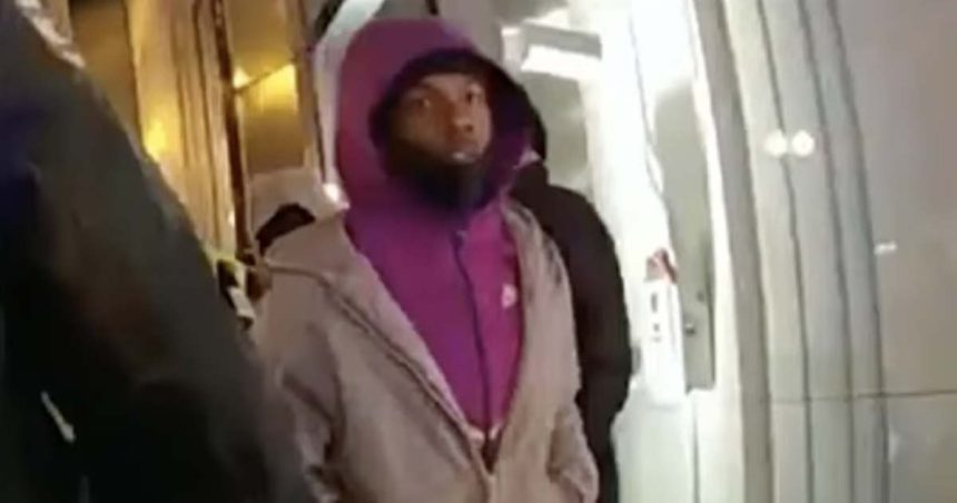 Video shows gunman in the Loop attack that left a 14-year-old dead.