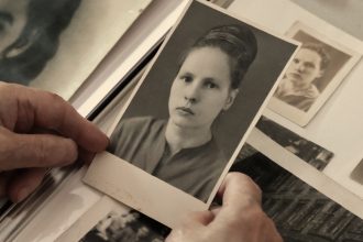 We May Now Know Why Alzheimer’s Erases Memories of Our Loved Ones : ScienceAlert