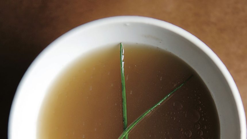 The Detox Broth to Try for an End-of-Year Reset