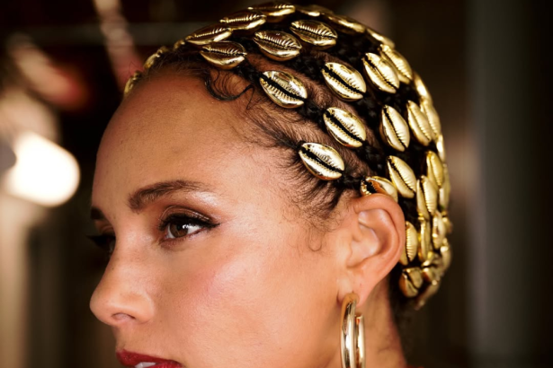 Festive Short Natural Hairstyles for Christmas To Try ASAP