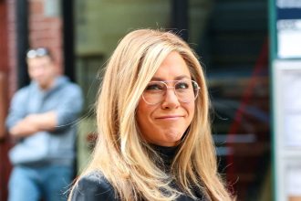 19 Great Haircuts If You’re Over 50 And Wear Glasses