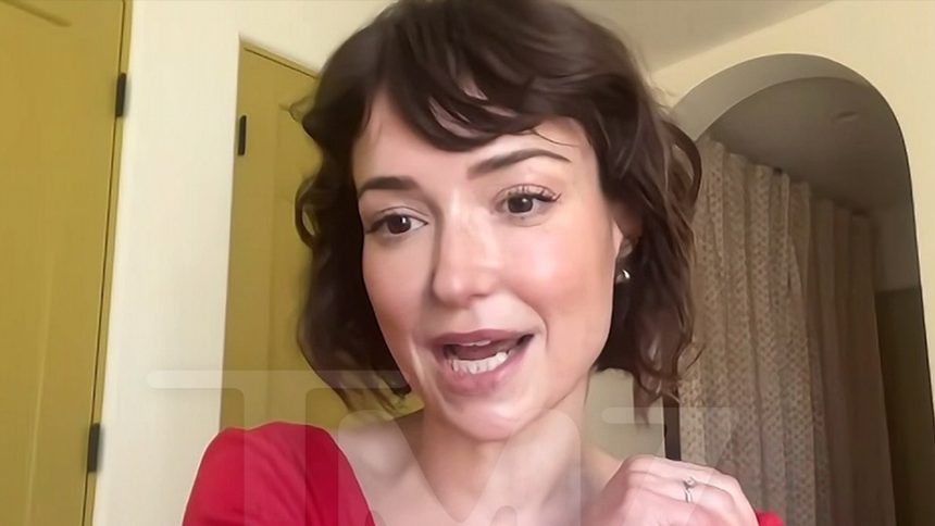 AT&T Ad Actress Milana Vayntrub Uses Risqué Pics to Raise 0K for Fire Relief