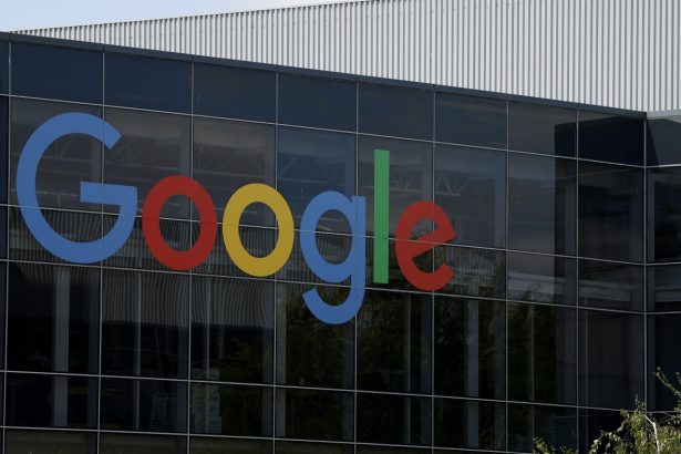 Apple, Google tell workers on visas to avoid leaving the U.S. : NPR