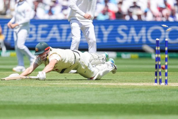 Ashes: Chaotic start in front of record MCG crowd