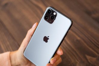 Best Stock to Buy Right Now: Apple vs. Amazon