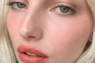 The Blurry French Lip is Perfect for NYE Kisses and Beyond