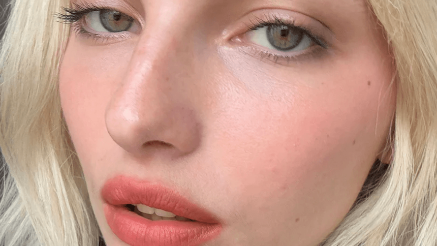 The Blurry French Lip is Perfect for NYE Kisses and Beyond