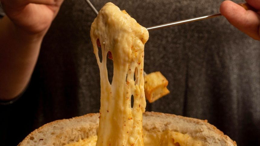 Cheese Really Is Linked to Lower Dementia Risk, But There’s a Catch : ScienceAlert
