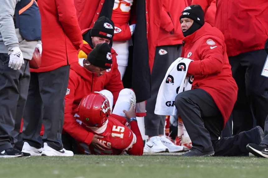Chiefs’ Patrick Mahomes Tears Left ACL In Loss. His Season Is Over
