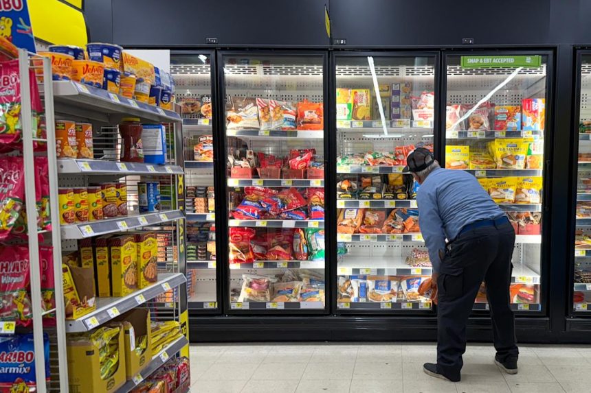 Dollar General stock pops, Salesforce rises, Snowflake tumbles