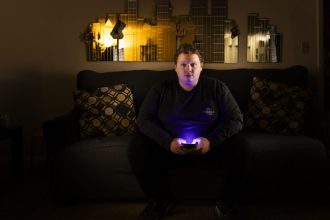 For some with bipolar disorder, manic episodes are magnified online