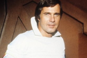 Gil Gerard, ‘Buck Rogers in the 25th Century’ Star, Dies at 82