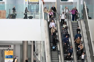 Ground stops, delays ‘probable’ at DIA during Wednesday windstorm