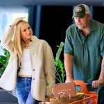 Gwen Stefani and Blake Shelton Shop Together Amid Divorce Rumors