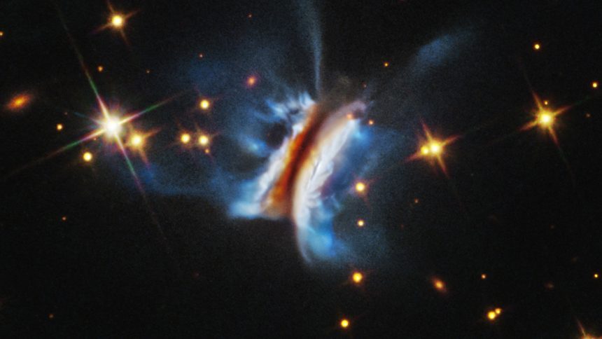 Hubble Reveals Extreme Chaos Inside ‘Dracula’s Sandwich’ : ScienceAlert
