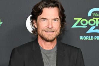 Jason Bateman Reads Reviews, Says Critics Matter