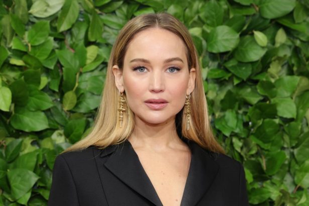 Jennifer Lawrence’s Winter Leopard-Print Bag Style Is on Amazon
