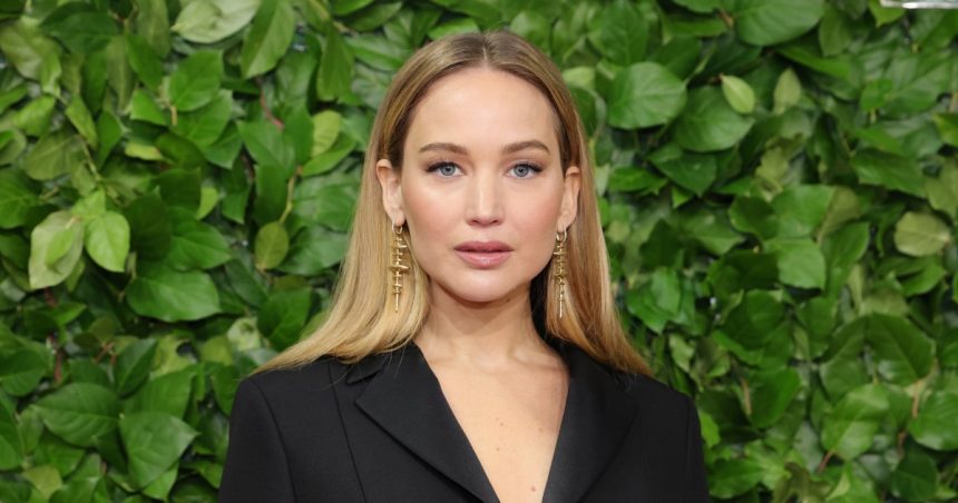 Jennifer Lawrence’s Winter Leopard-Print Bag Style Is on Amazon