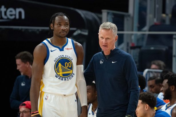 Jonathan Kuminga seemingly takes “playing time” shot at Warriors HC Steve Kerr while rooting for teammate 
