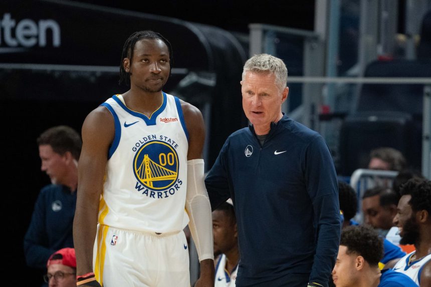 Jonathan Kuminga seemingly takes “playing time” shot at Warriors HC Steve Kerr while rooting for teammate 