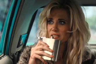 Kristen Wiig on How ‘Bewitched’ Inspired ‘Palm Royale’s’ Twin Twist