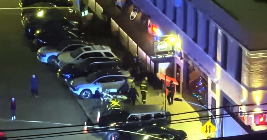 Man shot in the West Loop on Sunday night