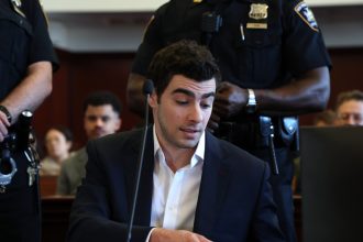 Mangione pre-trial hearing wraps, but judge won’t rule on evidence for months : NPR