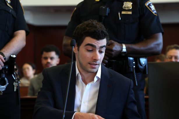 Mangione pre-trial hearing wraps, but judge won’t rule on evidence for months : NPR