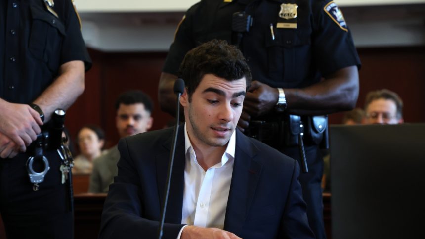 Mangione pre-trial hearing wraps, but judge won’t rule on evidence for months : NPR