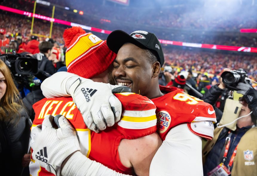 NFL fans react as Chris Jones pleads Chiefs TE to return for 2026
