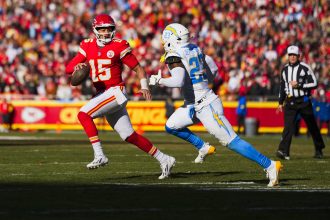 NFL fans react as Patrick Mahomes injures left knee in 16-13 loss vs. Chargers