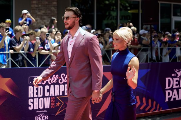 Paul Skenes’ girlfriend Olivia Dunne drops 4-word reaction as sister Julz scores loyalty points with mom Kate during ultimate NFL game date