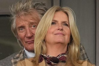 Penny Lancaster Overcame Hurdle To Endure Marriage To Rod Stewart
