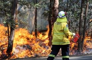 Persistent heatwave conditions fuel bushfire threat across Australia