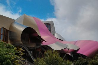 Remembering Frank Gehry, Martin Parr, and Mel Leipzig