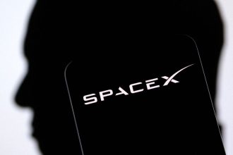 SpaceX insider share sale sets 0 billion valuation as it prepares to go public, Bloomberg News reports