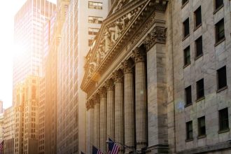 Stocks Mixed as Bond Yields Rise