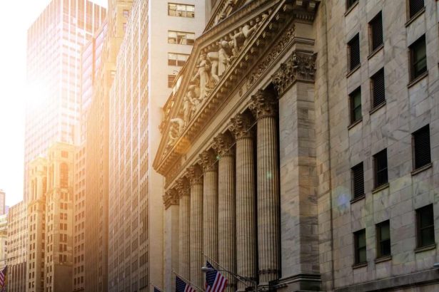 Stocks Mixed as Bond Yields Rise