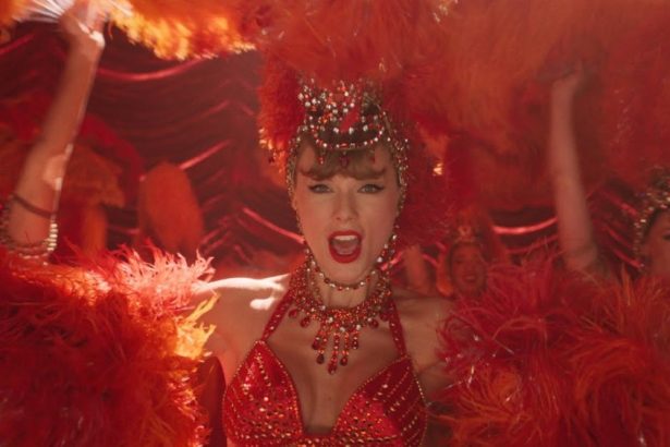 Taylor Swift Shares Favorite Songs From Her Catalog on ‘The Late Show’