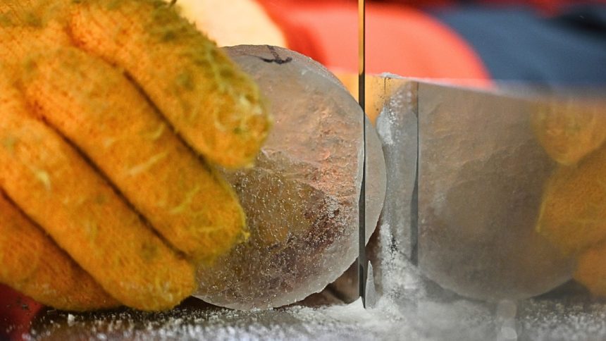 This 105-Meter Ice Core Could Explain A Bizarre Glacier Anomaly : ScienceAlert